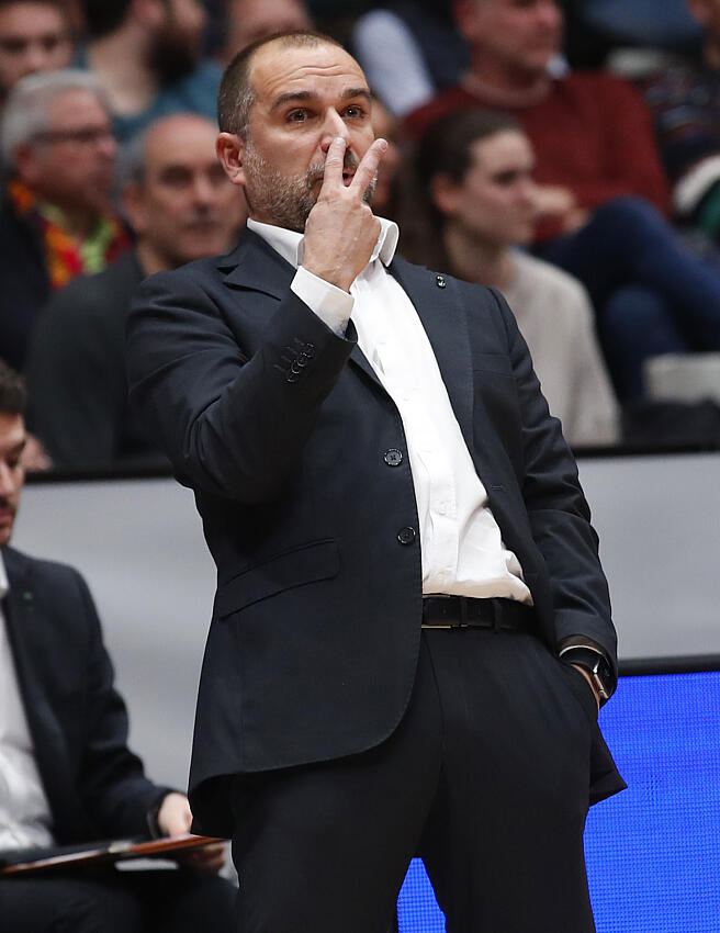 Crisis en la Penya, la última derrota “levanta la alfombra verdinegra”