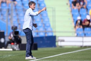 El entrenador del Villarreal pone el baloncesto como ejemplo para mejorar el fútbol