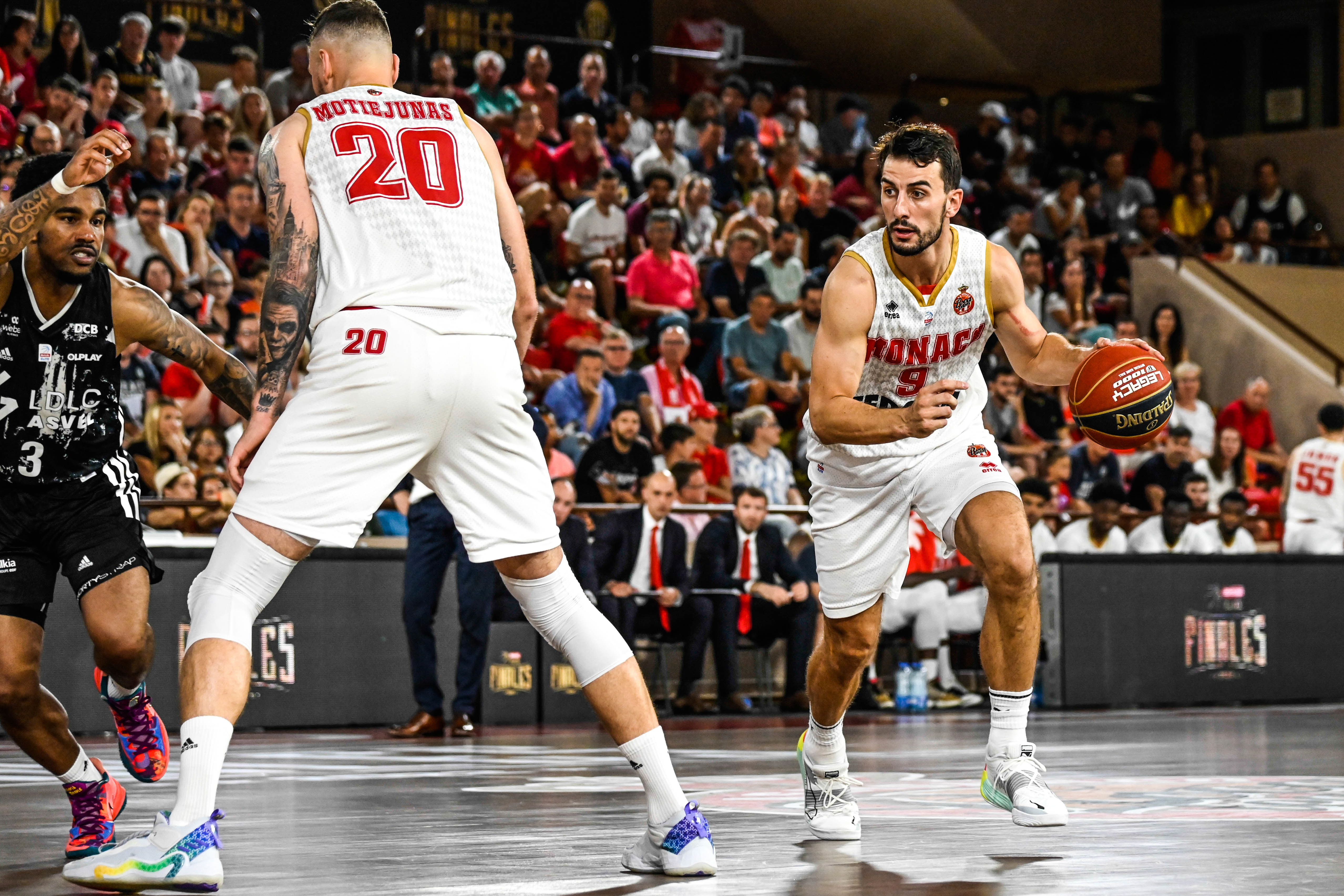 Récord de puntos para un base experimentado con pasado ACB