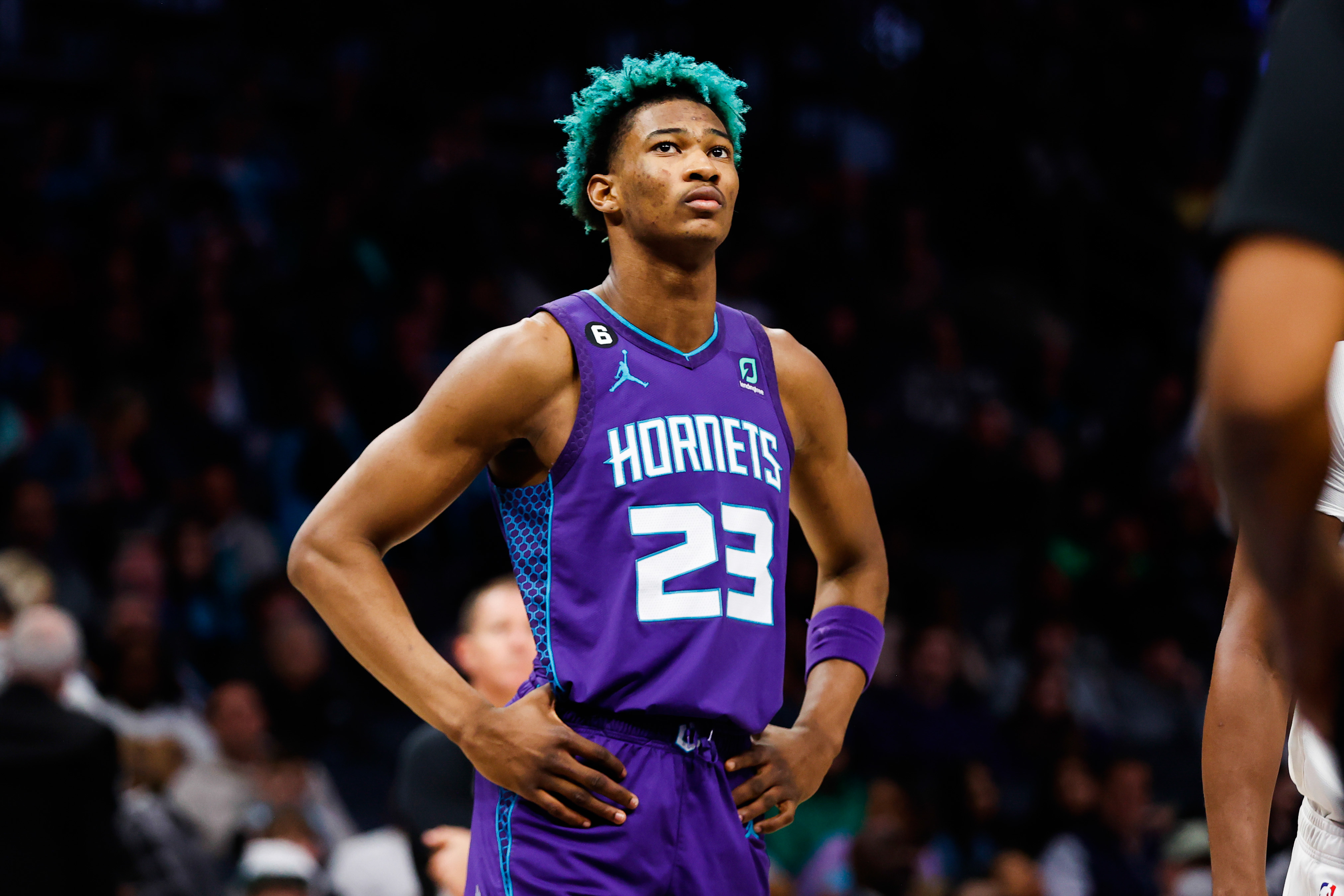 El insólito caso de Kai Jones: solicitó ser traspasado y Charlotte Hornets lo cortó