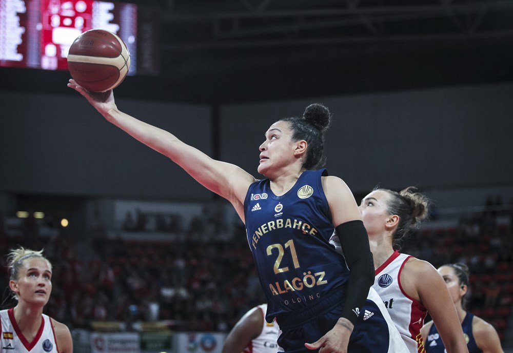 Una jugadora WNBA flipa con el ambiente del Casademont Zaragoza