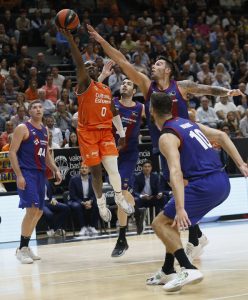 El mejor partido del fichaje estrella del Barça no sirve para ganar