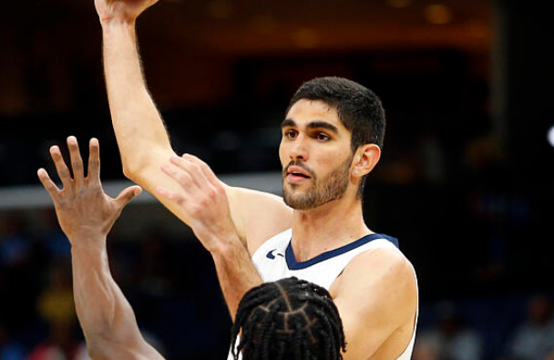 Memphis Grizzlies toma una decisión sobre el futuro de Santi Aldama