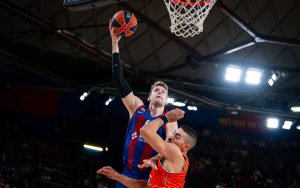 Barcelona venció al Valencia y consolida al Palau como una fortaleza