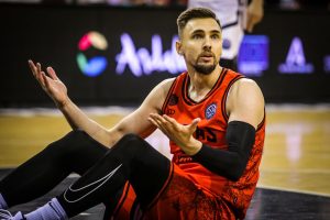 El juego interior de Granada pierde una pieza importante por lesión