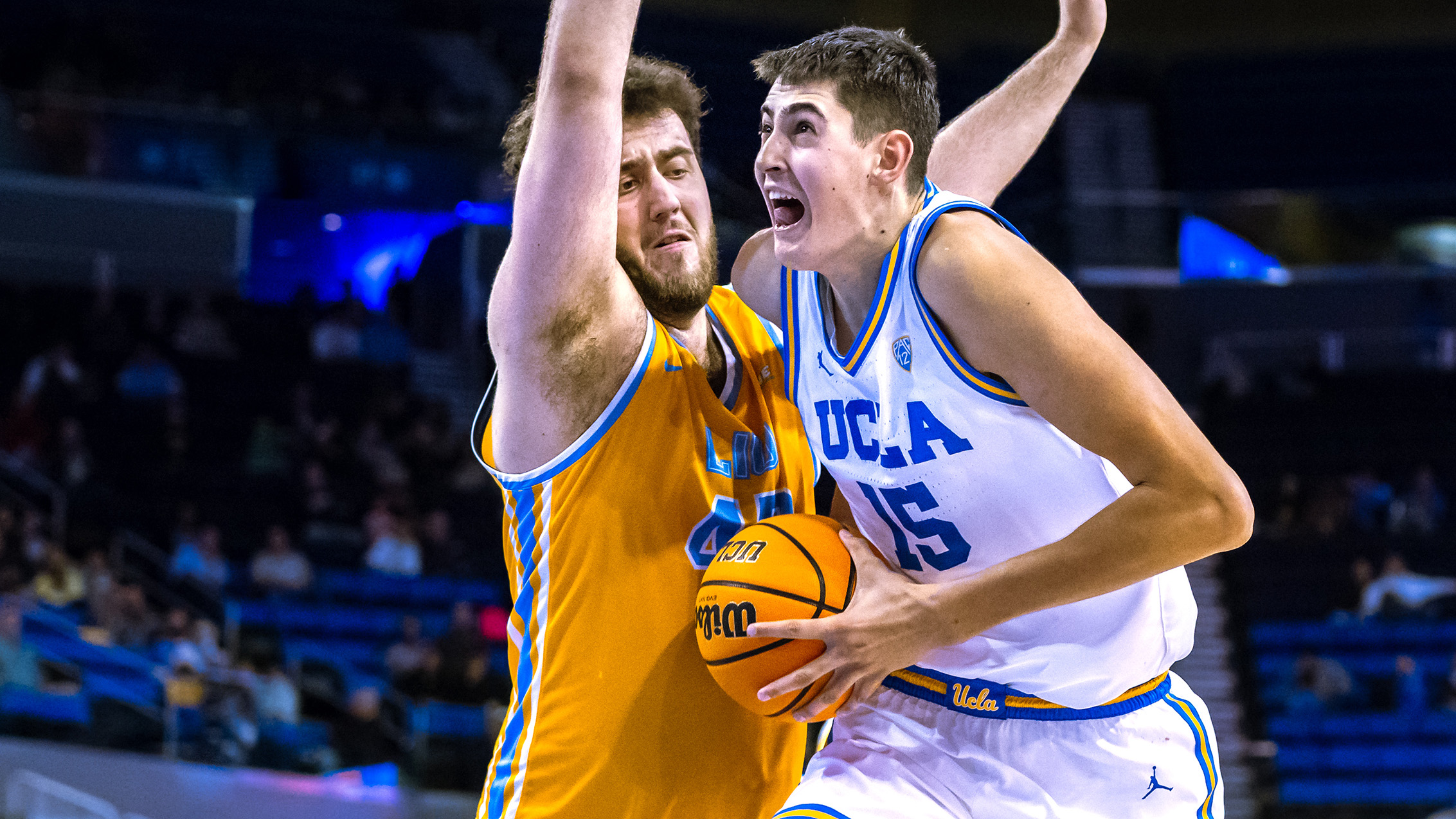 Aday Mara ya es titular en UCLA. Esta ha sido su noche