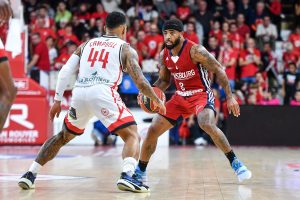 ¿Vuelta a Italia? Este jugador abandona Prometey y pone rumbo a Sassari