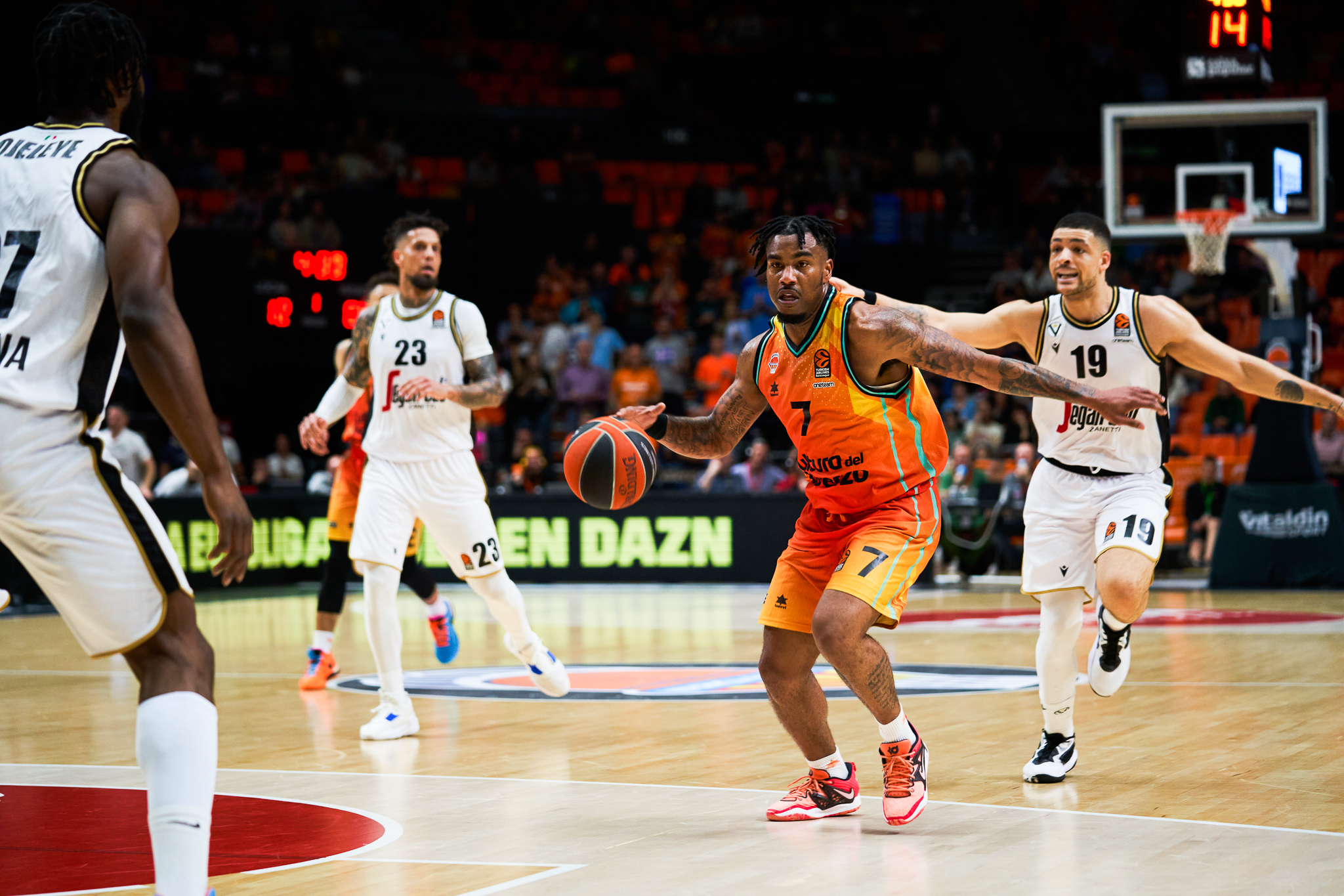 La estrella de Valencia Basket mantiene en vilo al equipo por su posible lesión