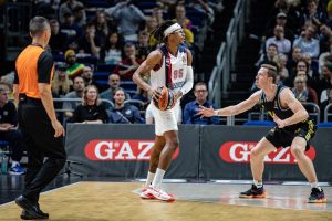 Moneke se apuesta el salario de un mes en medio del Baskonia – Partizan