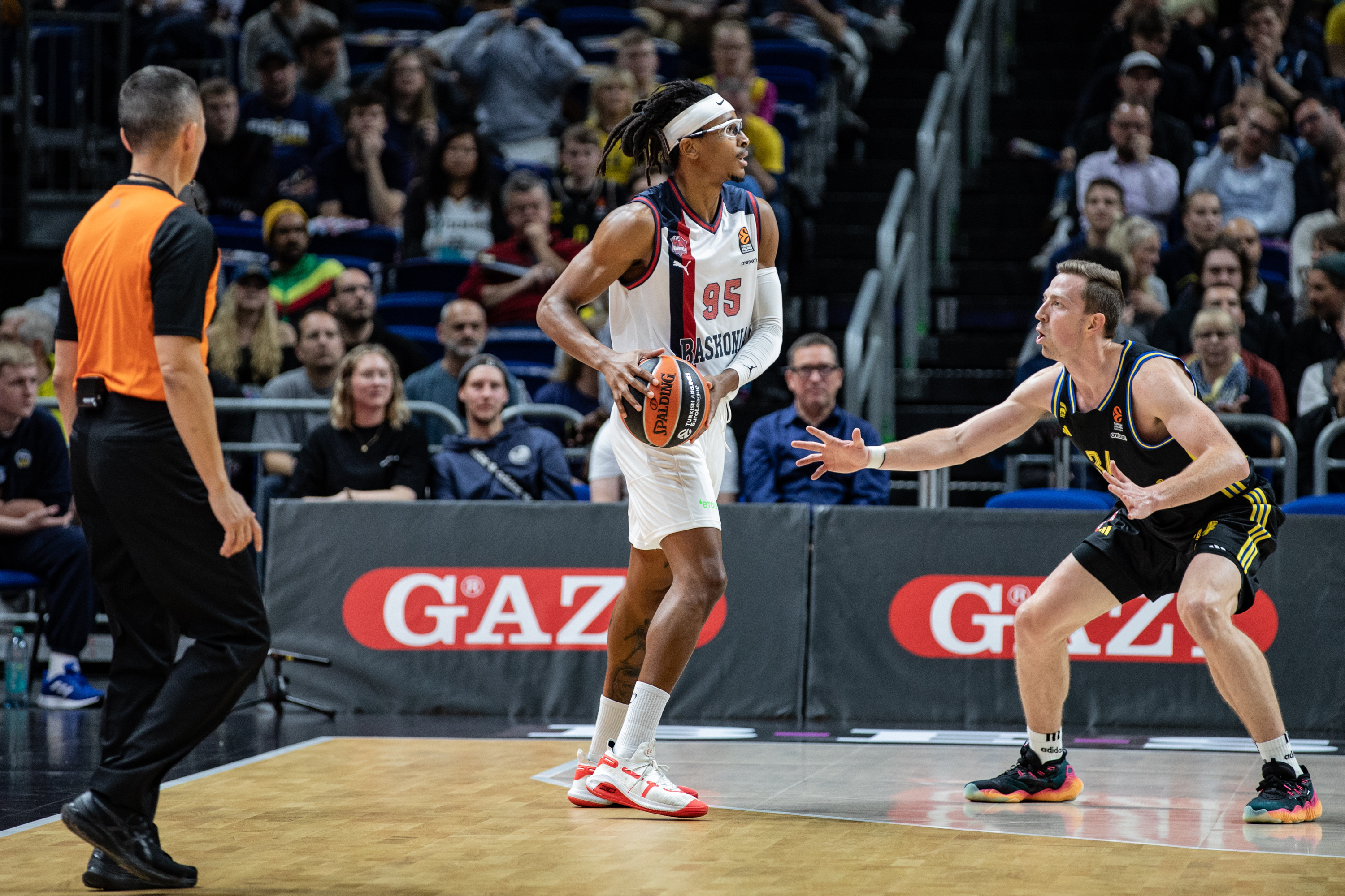 Moneke se apuesta el salario de un mes en medio del Baskonia – Partizan