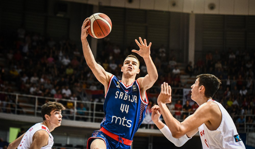 El presidente de Estrella Roja pide el regreso del joven serbio del que todos hablan