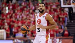 Zaragoza le hizo a Okafor la “oferta económica más importante de su historia”