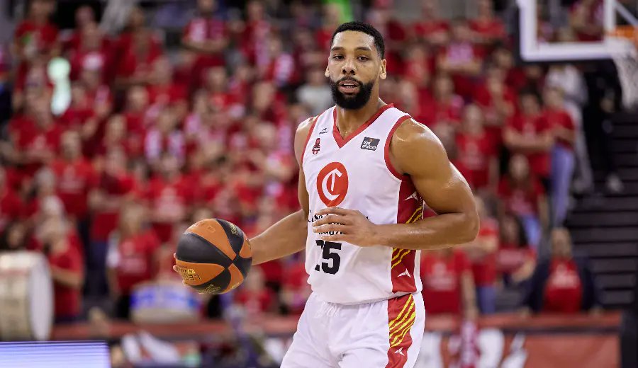 Zaragoza le hizo a Okafor la “oferta económica más importante de su historia”