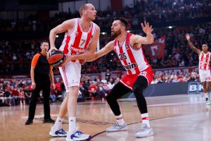 La curiosidad del año: Olympiacos y Estrella Roja jugaron con la misma camiseta