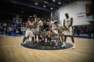 Un alley-oop descomunal en Francia, lo mejor de la jornada