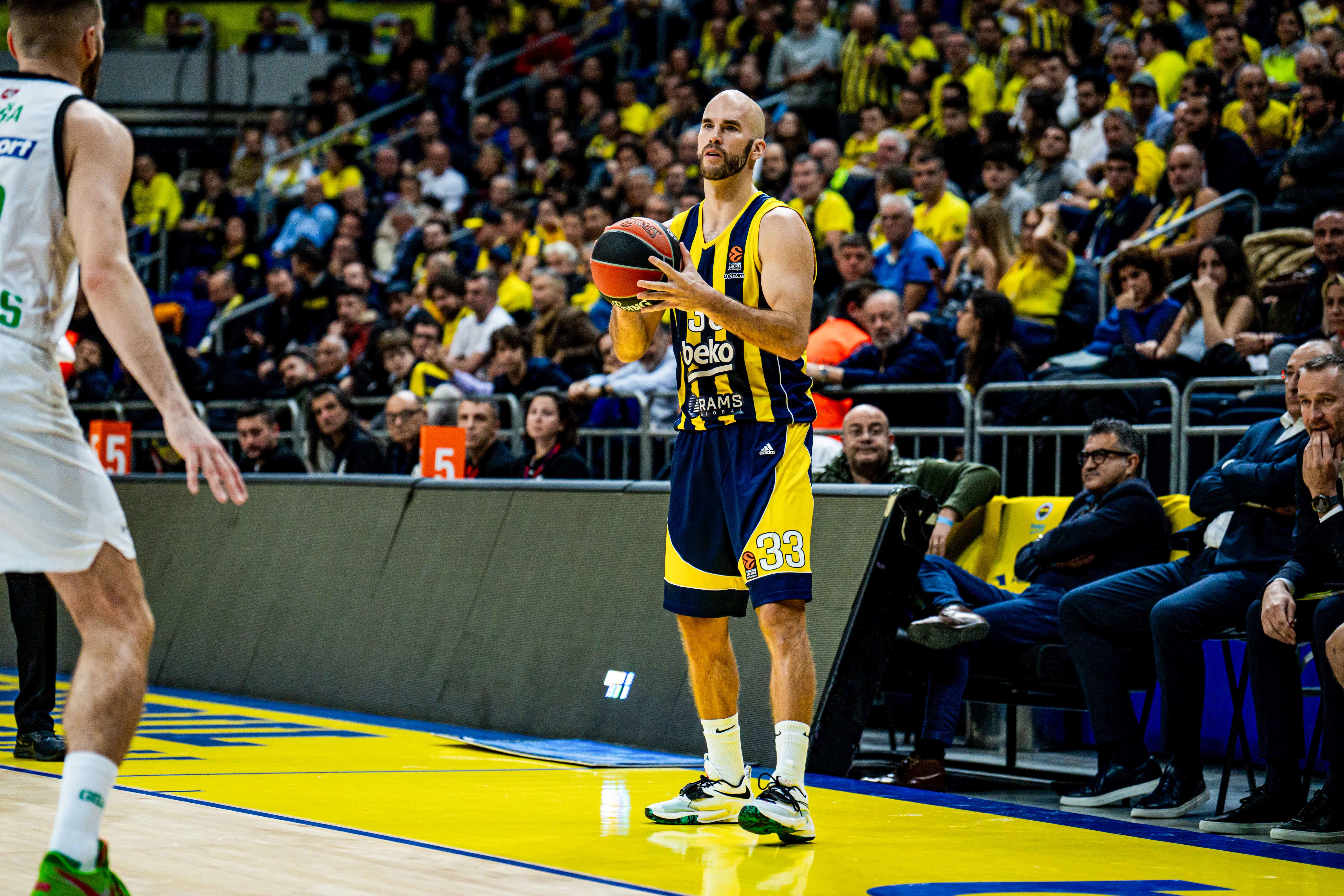 La noche de Nick Calathes: El tiro de la victoria y un gesto viral