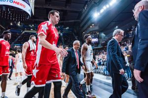 Un Milán surrealista. Mirotic lesionado y Messina quiere ser presidente