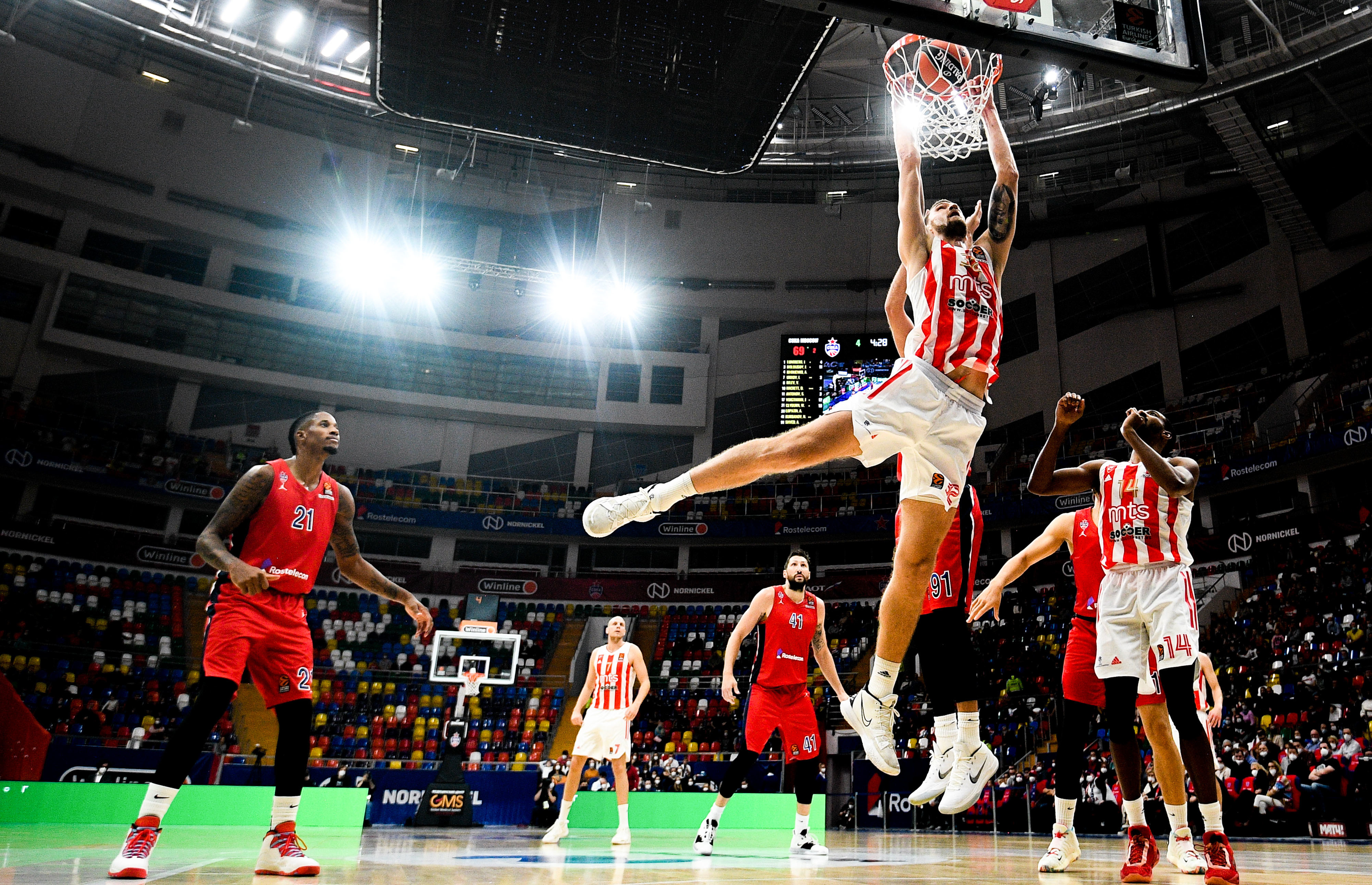 Desbandada en Estrella Roja: otro jugador que se marcha