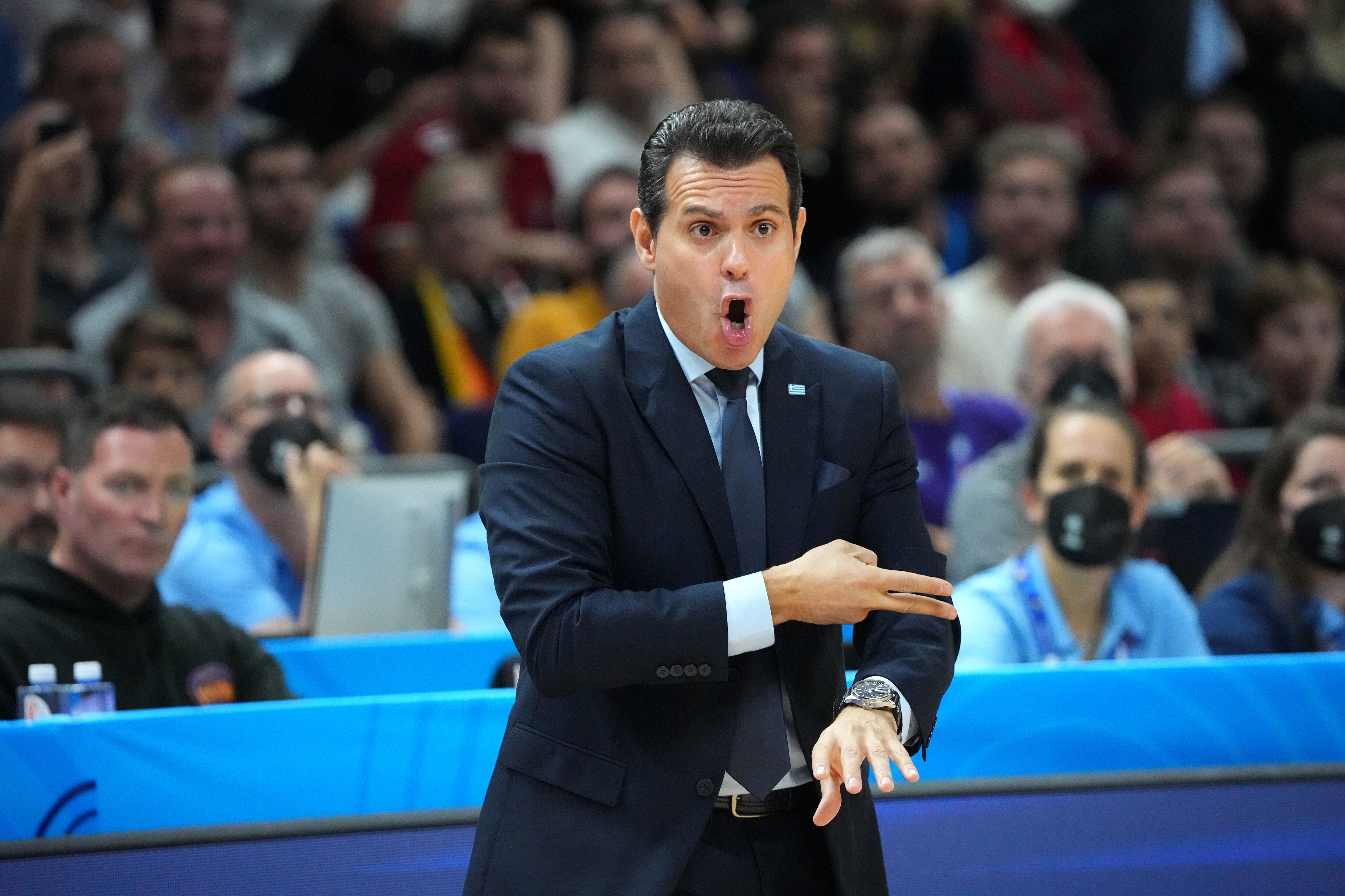 El Fenerbahce destituye a Dimitrios Itoudis y negocia con varios entrenadores