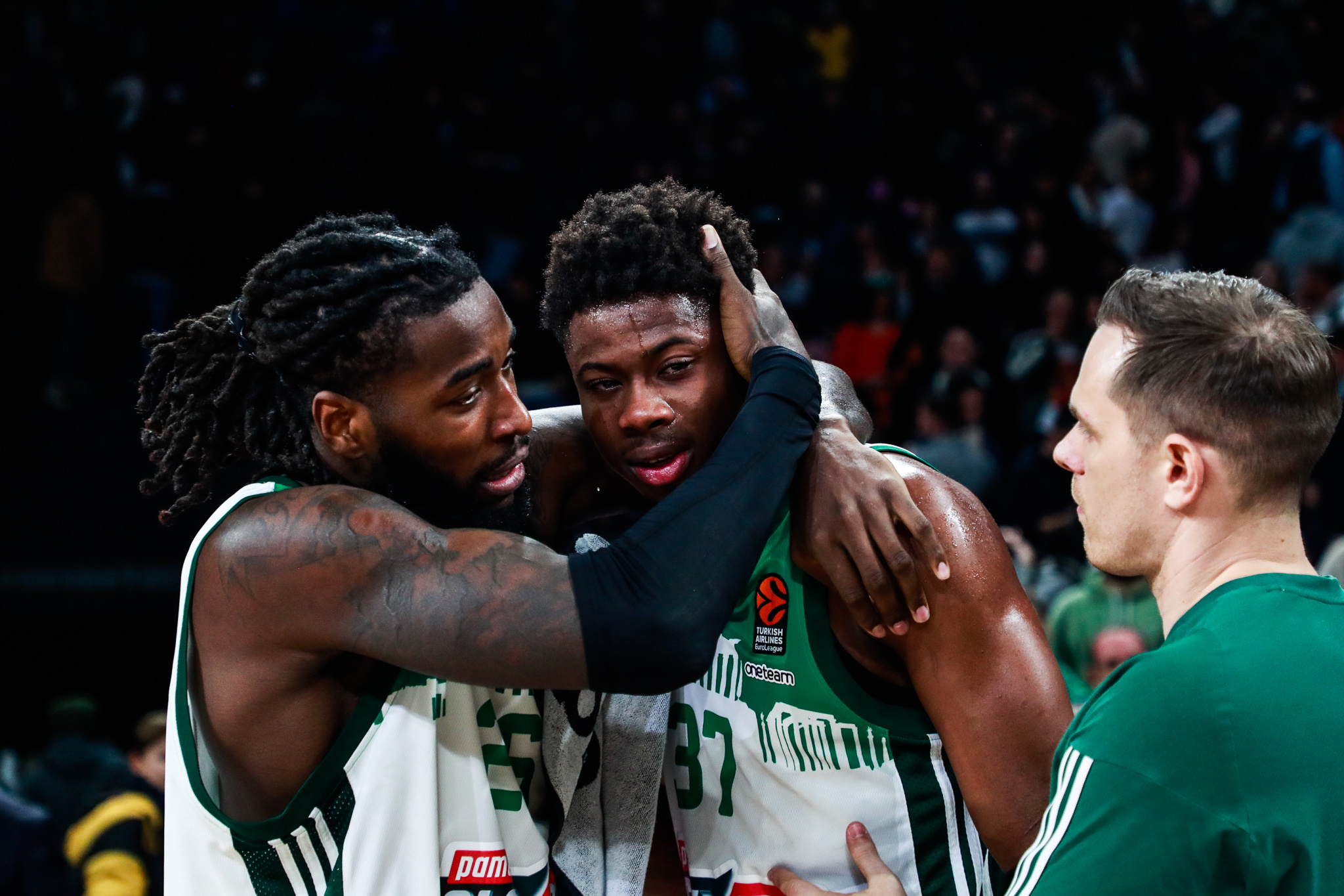 El hermano de Giannis cuenta las penurias de su infancia: “ni electricidad ni comida”