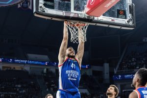 Ante Zizic deja Efes y firma por otro equipo Euroliga