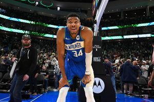 La bestialidad de Antetokounmpo que es flagrantemente ilegal