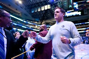 ¿Por qué Mark Cuban vedió a los Mavericks y qué pasará ahora con la franquicia?