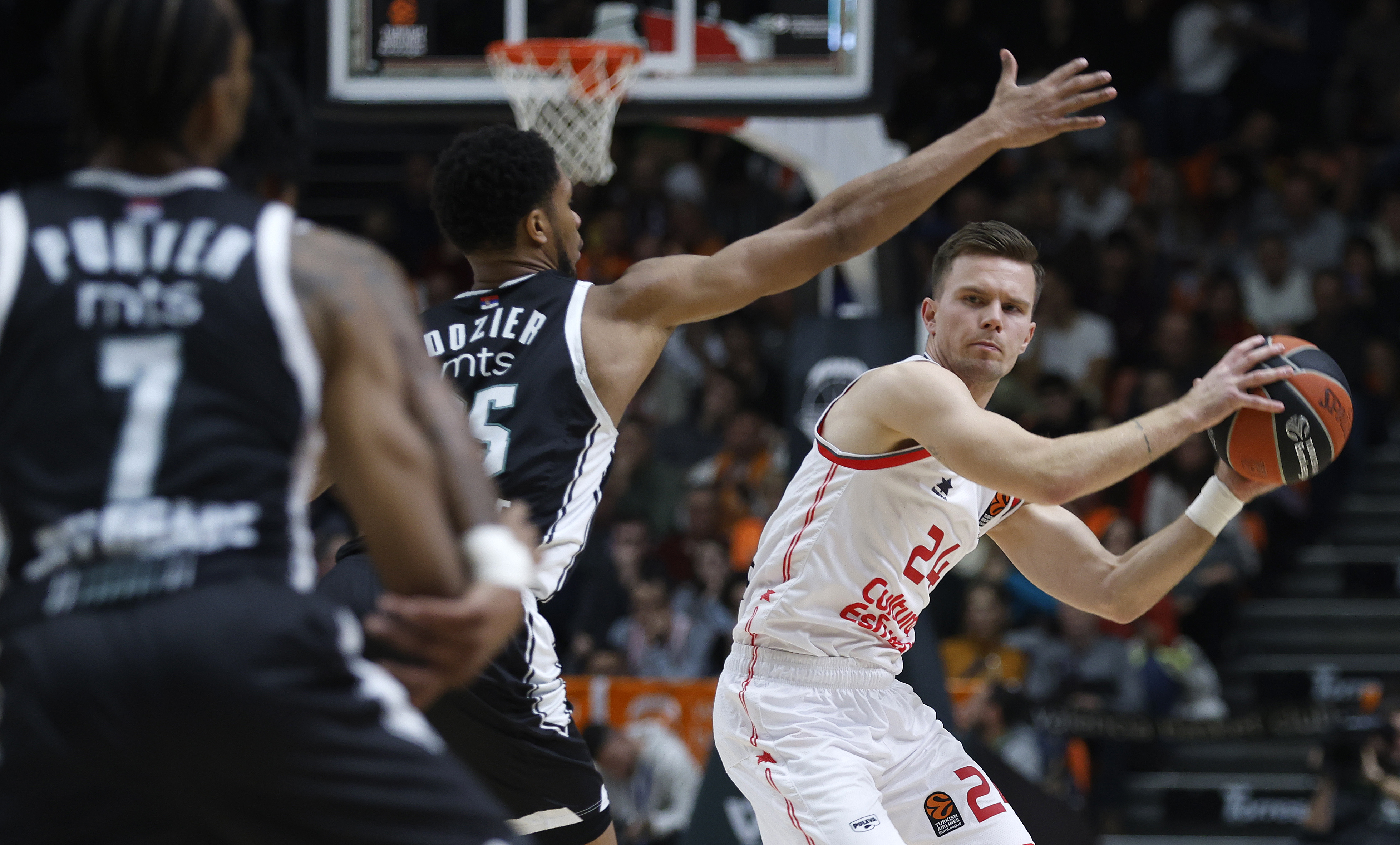 OFICIAL: Hermannsson se separa de Valencia Basket y regresa a su antiguo equipo