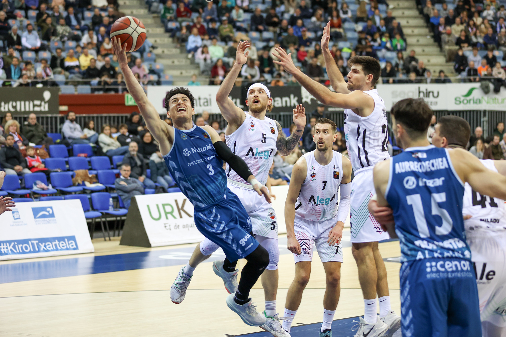 Sus números revientan la LEB Oro: ¿Quién es Alex Barcello?