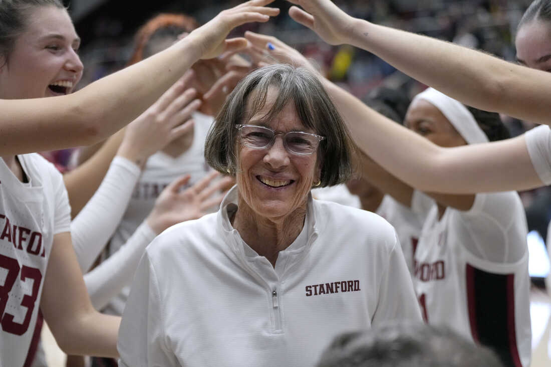 Tara VanDerveer hace historia en el baloncesto universitario. ¡1.203 victorias!