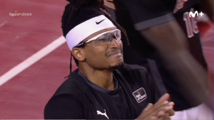 Lágrimas y homenaje en el Nou Congost: Moneke se reencuentra con la afición de Manresa