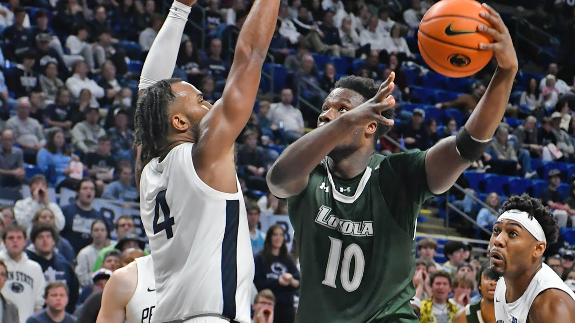 Golden Dike crea un triple doble espectacular con Loyola Maryland