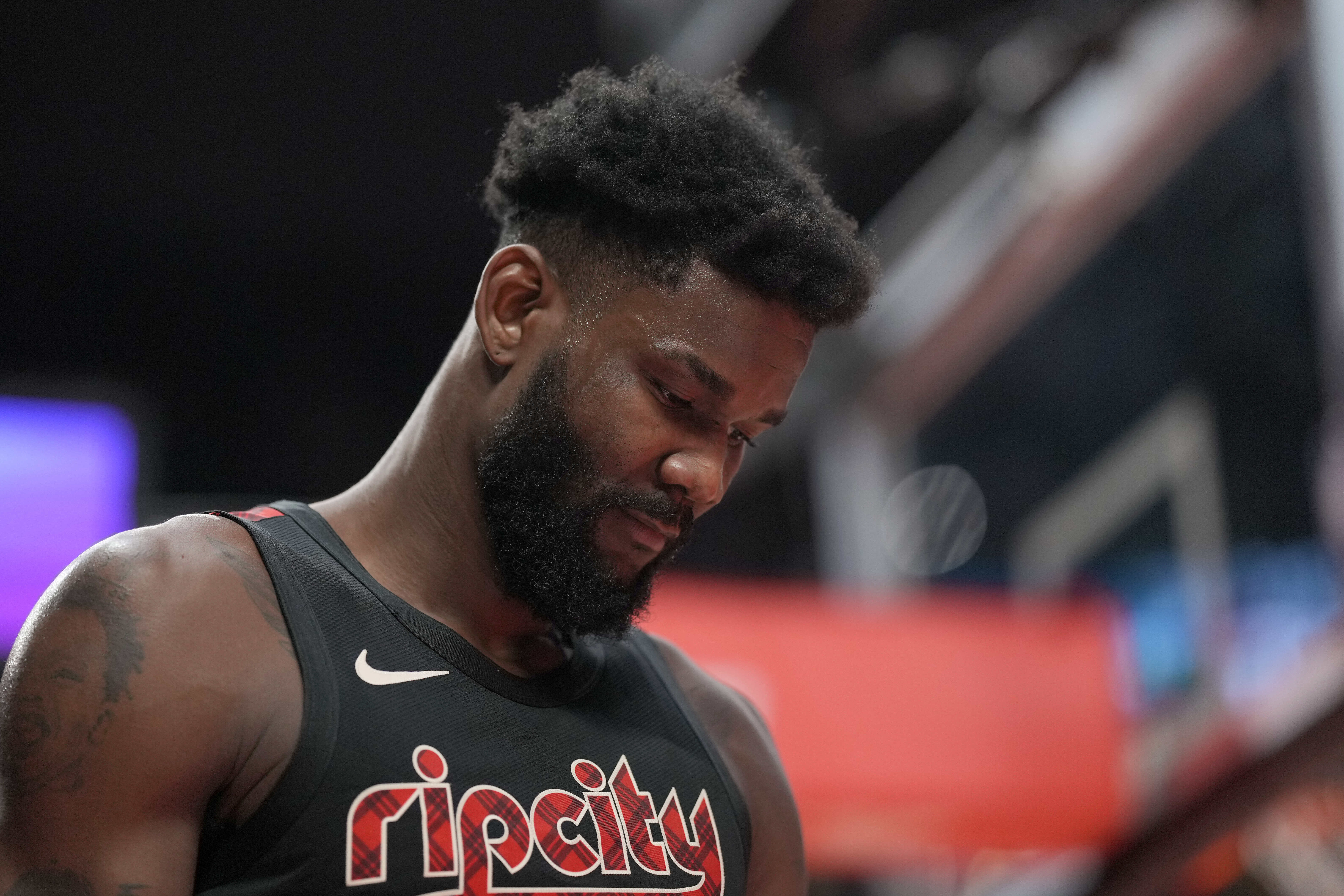 DeAndre Ayton promedia 12 puntos, pero sostiene que es un jugador de contrato máximo