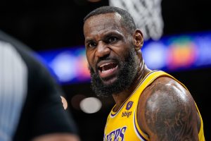 Crisis en Los Angeles: LeBron da un toque de atención y un tweet misterioso