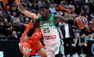 Difícil de creer: No ha fallado ni un tiro libre desde que llegó a Europa