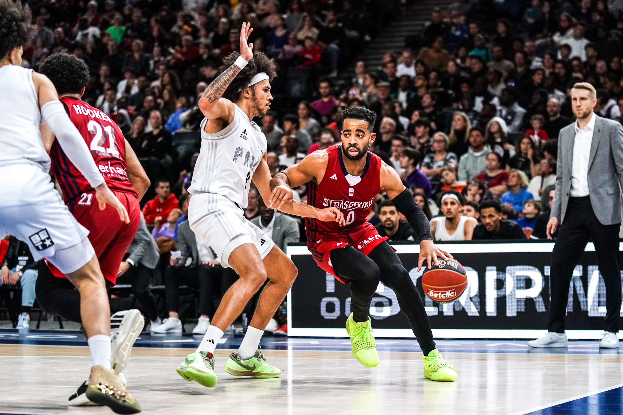 Phil Booth y Quinton Hooker, dos estrellas de la BCL que amenazan a los clubes ACB