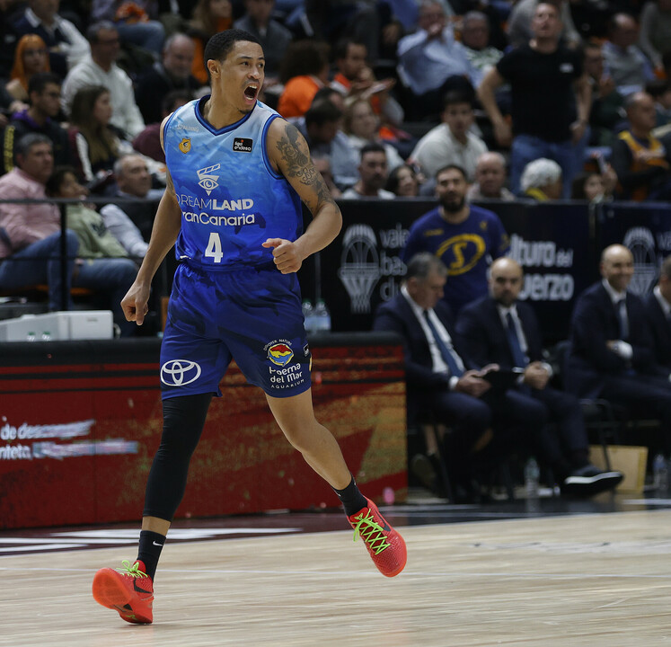 AJ Slaughter y su partido de MVP en Valencia: “Es un pabellón para tiradores”