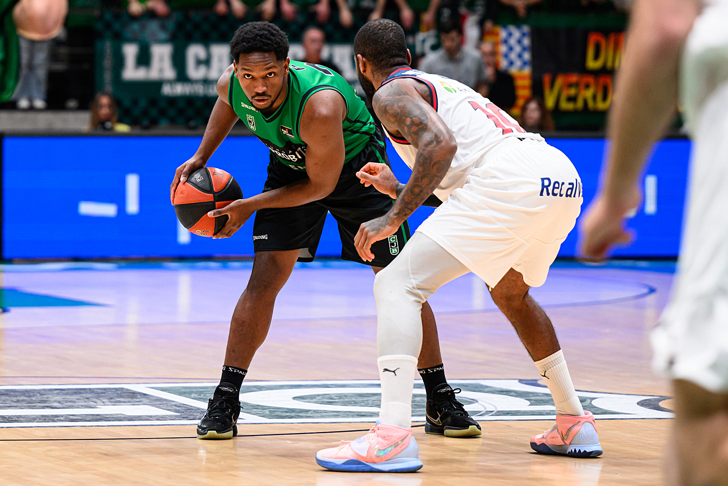 La Penya renueva a una de sus estrellas ante el posible interés de equipos Euroliga
