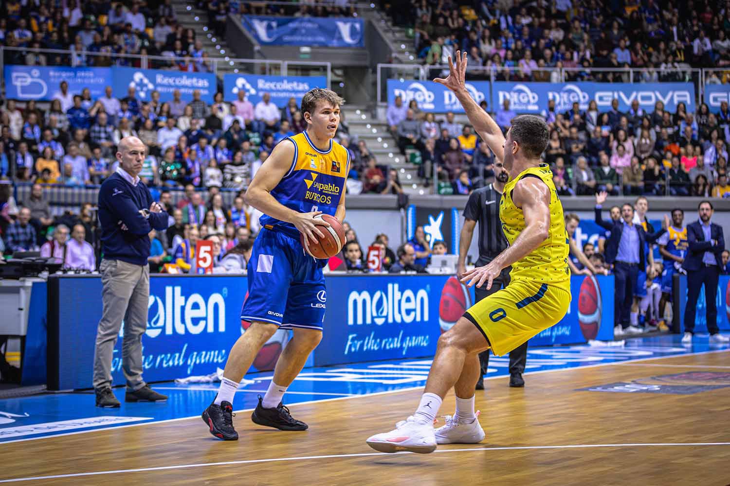 Debuta esta temporada con el San Pablo Burgos y se marcha a su país