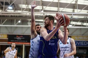 El Oviedo anuncia la salida de uno de sus pívots