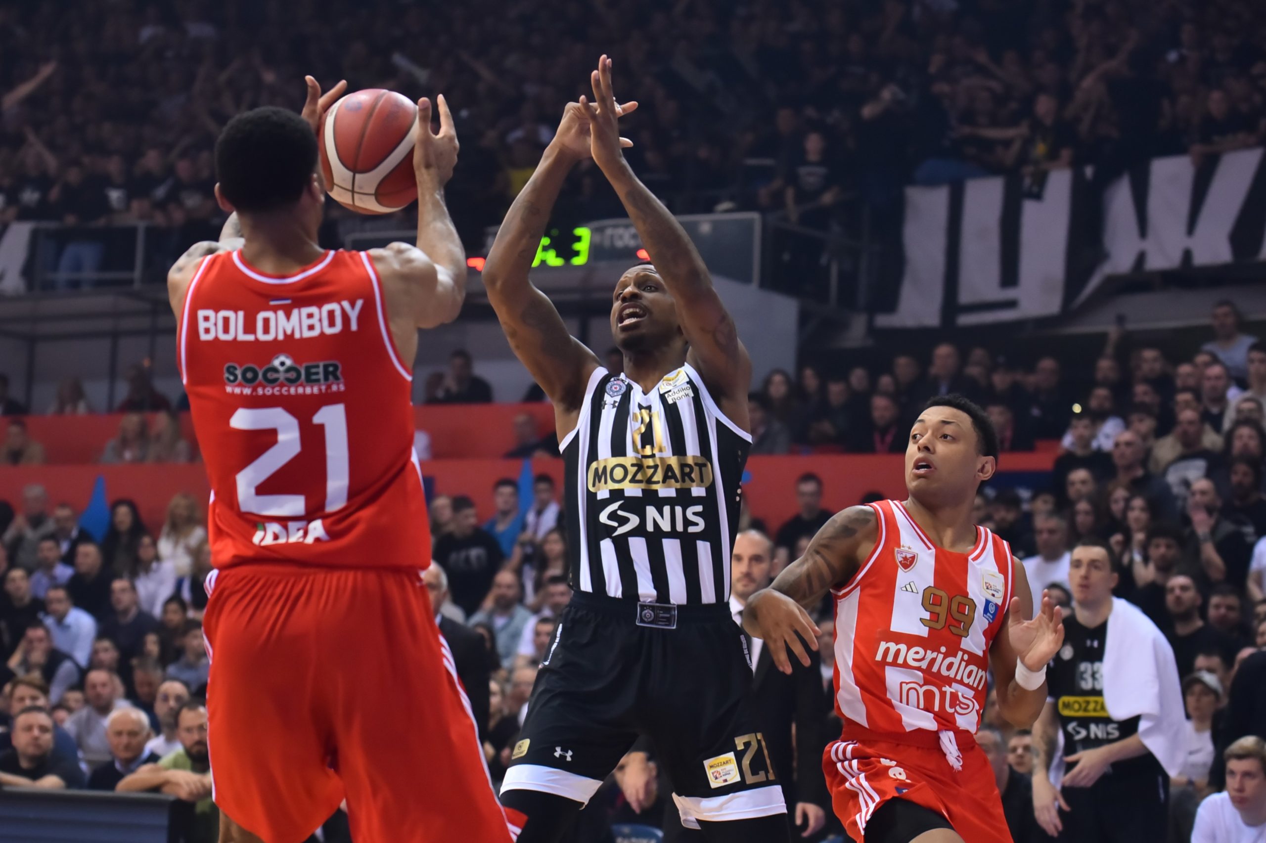 El presidente de Serbia acusa a Partizan y Estrella Roja de no pagar “ni un dinar”