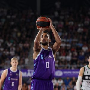 Llegó como pieza estrella, se marcha de Zunder Palencia por la puerta de atrás