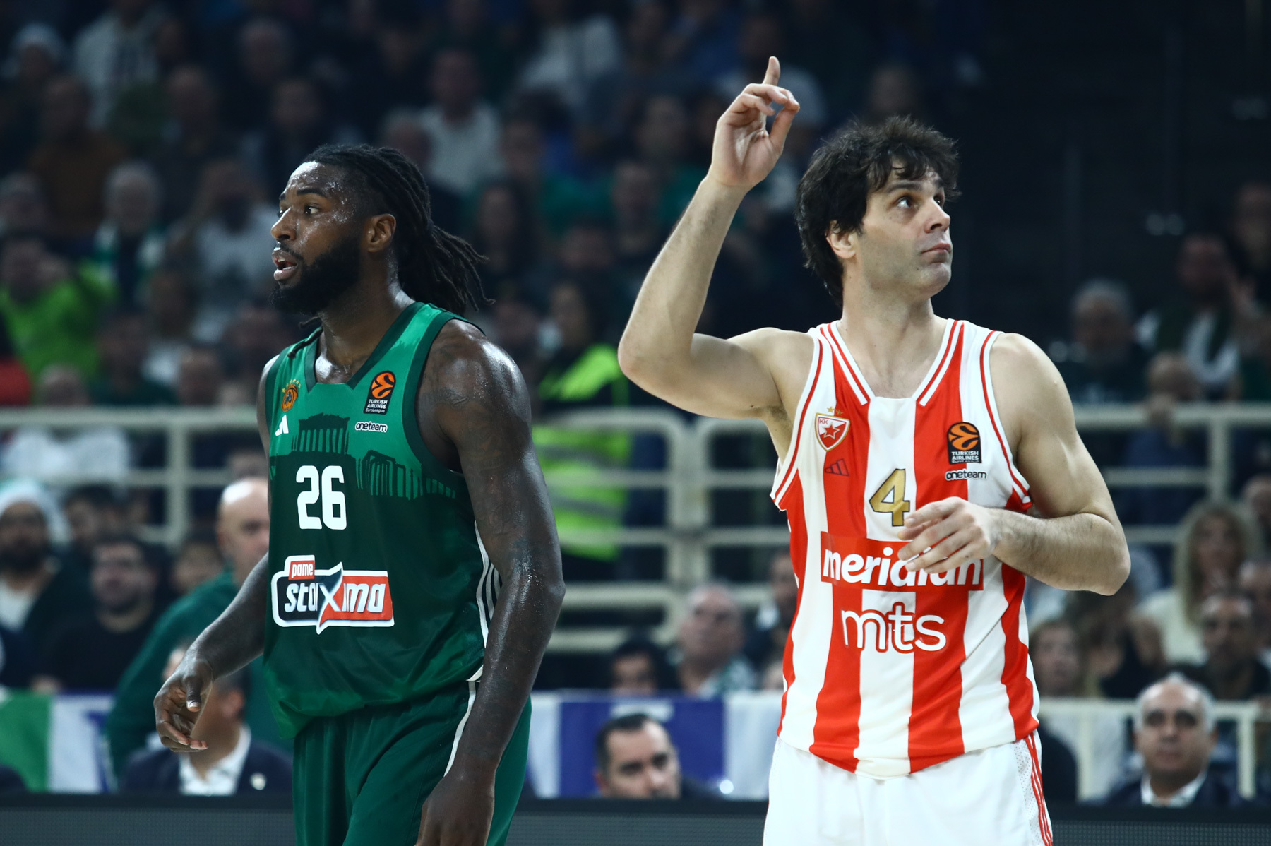 Estrella Roja tajante: “Italianos arrogantes y ricos”