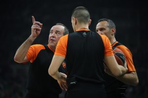 La falta de árbitros en España, una tendencia al alza: ¿cuáles son las razones?