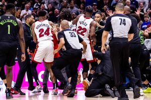 La violenta pelea entre Miami Heat y New Orleans Pelicans dejó 5 expulsados
