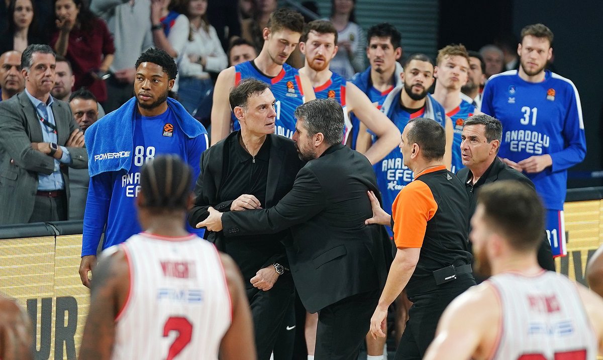 Euroliga viral: Dusko no teme luchar, insólita expulsión de Bartzokas y la flor nocturna