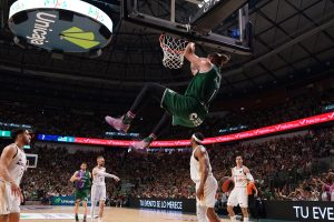 La falta que valía un liderato ACB: “La camiseta aguanta agarrones”