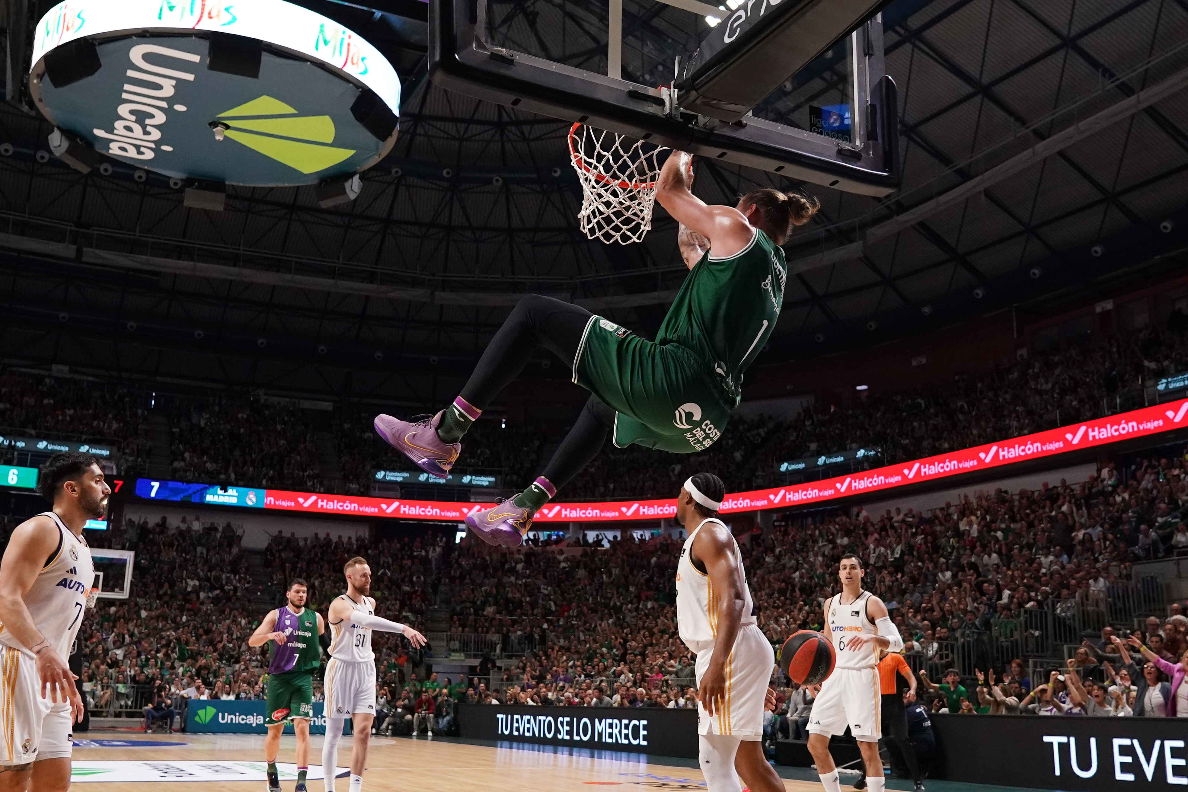 La falta que valía un liderato ACB: “La camiseta aguanta agarrones”