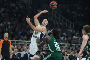 Nick Calathes hace historia en la Euroliga: máximo recuperador histórico