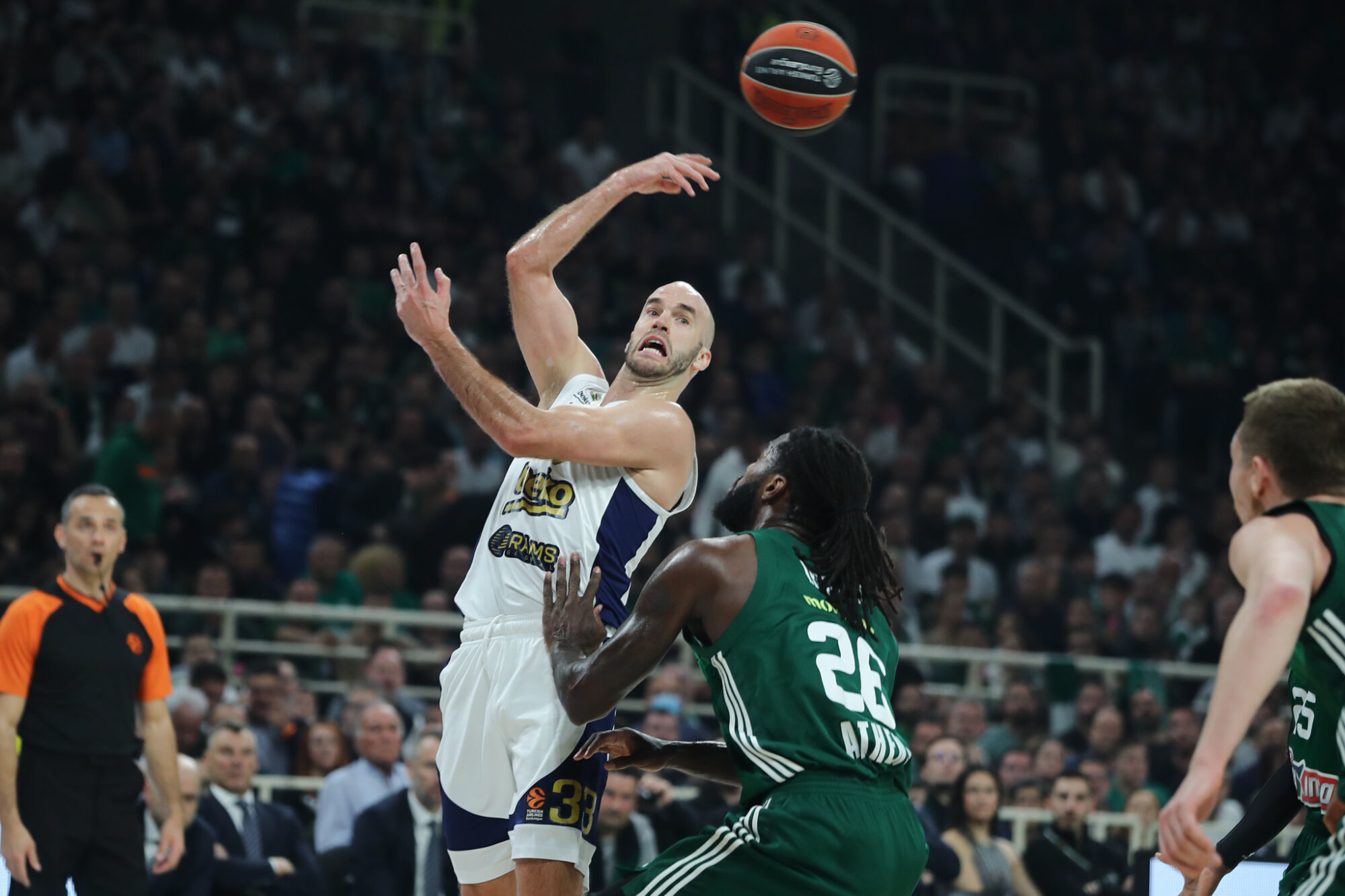 Nick Calathes hace historia en la Euroliga: máximo recuperador histórico